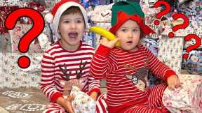 Tutti Frutti Kids Christmas Morning, Opening Presents 2021🎄🎅🎁OMG, Is it Banana??😮Is it Snow?