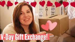 VALENTINES DAY GIFT EXCHANGE! 💕📦  unboxing gifts from another YouTuber