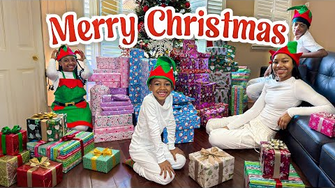 CHRISTMAS MORNING OPENING PRESENTS 2025 🎁