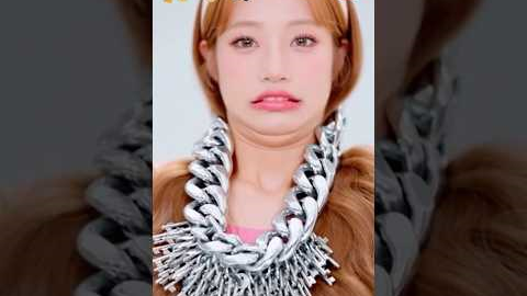 📦I Unboxed a Mystery Box of the WEIRDEST Accessories!The glove necklace is a crime against fashion!