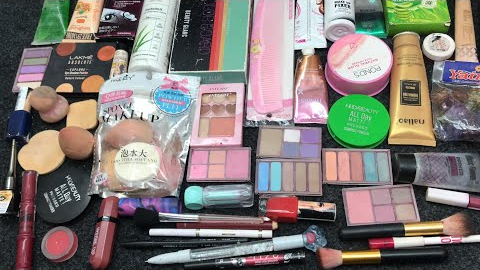 5:06 Mins of Pure ASMR Bliss | Beauty Unboxing with Tapping & No Talking